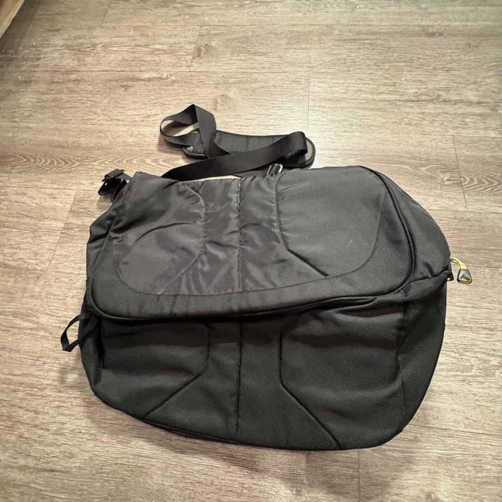 REI Duffel Bag Black Olive Nylon Vintage Gym Travel Gear Gorpcore Performance